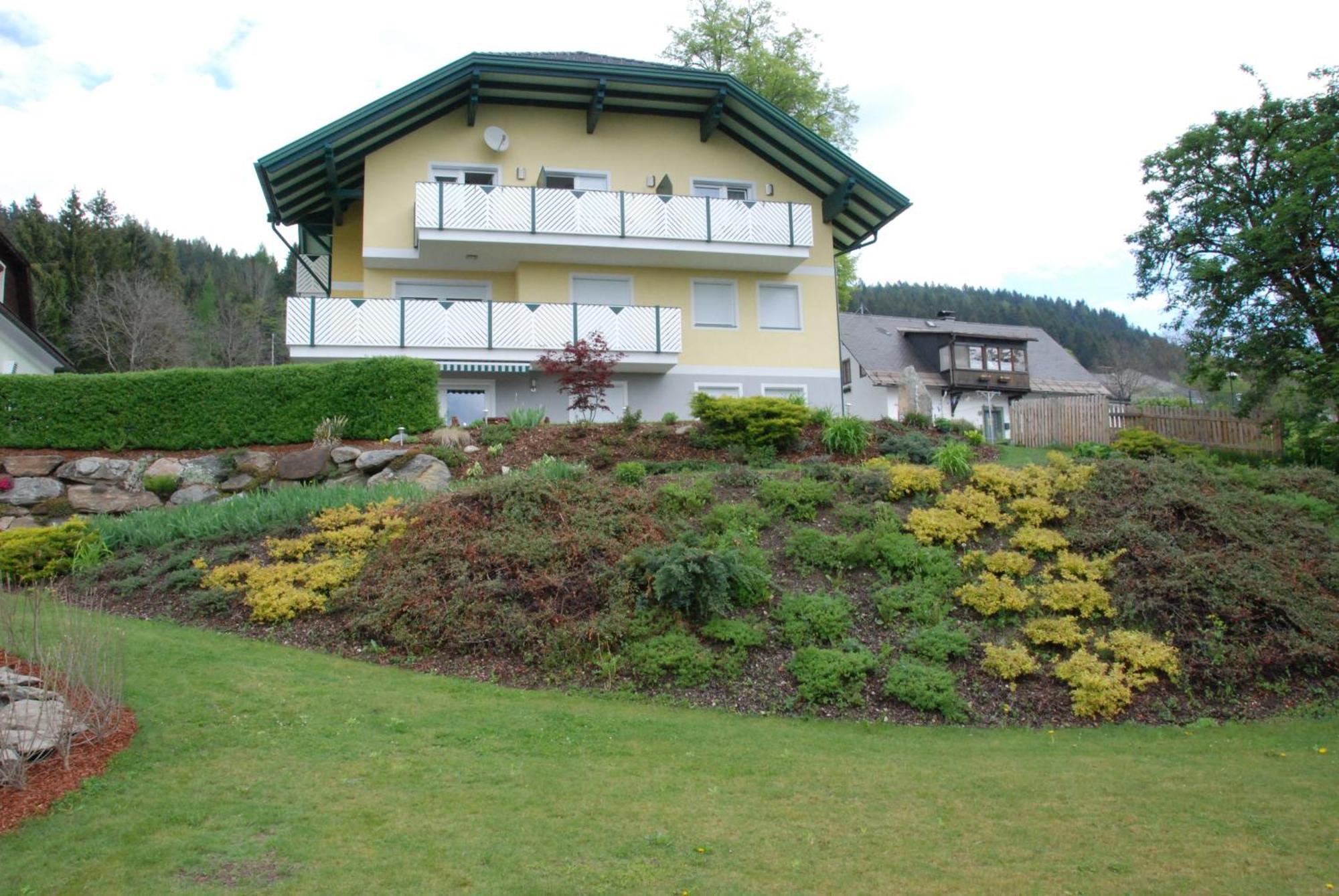 Gaestehaus Groeblacher Hotel Kostenberg Exterior photo